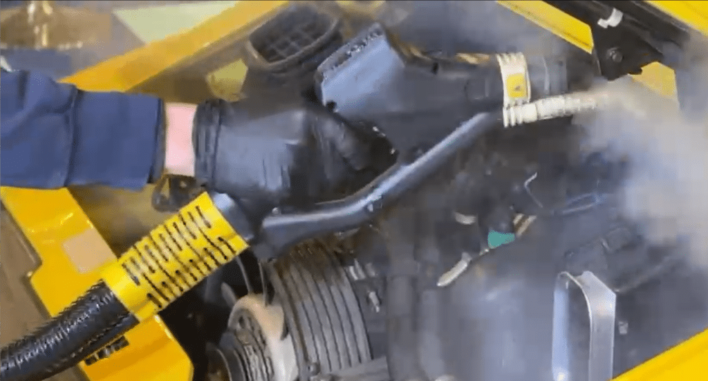 Apprendre à nettoyer son moteur 78 ATelier pro Circuit JP Beltoise