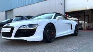 Audi R8 V10 Spyder blanche à l’atelier Les Ateliers du Detailing de Trappes